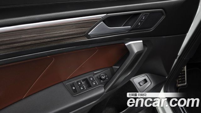 Volkswagen Tiguan Allspace 2.0 TSI Prestige 2023 — фото 18