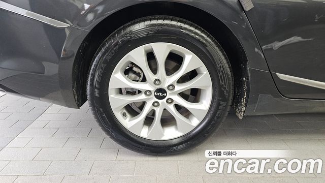 Kia K8 2.5 Gasoline 2WD Noblesse 2022 — фото 5