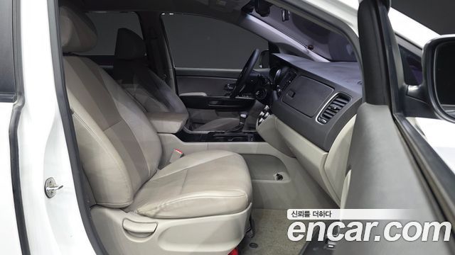 Kia Carnival 11-seater Deluxe 2017 — фото 11