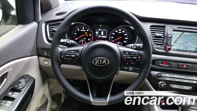Kia Carnival 11-seater Deluxe 2017 — фото 13