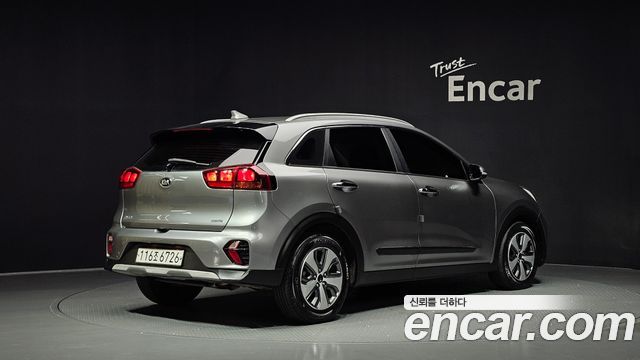 Kia Niro 1.6 HEV Luxury 2020 — фото 2
