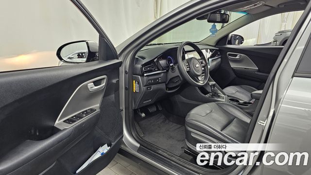 Kia Niro 1.6 HEV Luxury 2020 — фото 10