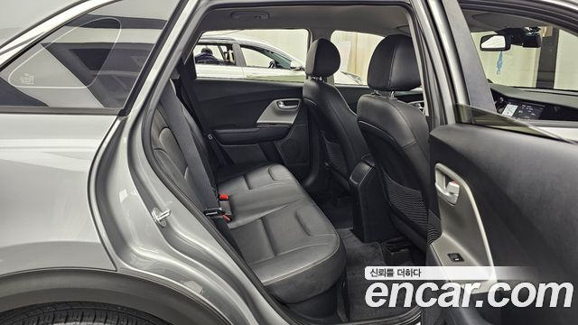 Kia Niro 1.6 HEV Luxury 2020 — фото 11