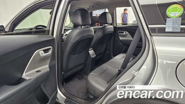 Kia Niro 1.6 HEV Luxury 2020 — фото 12