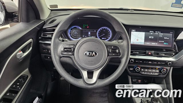 Kia Niro 1.6 HEV Luxury 2020 — фото 13