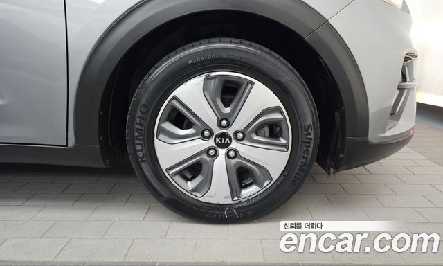 Kia Niro 1.6 HEV Luxury 2020 — фото 21