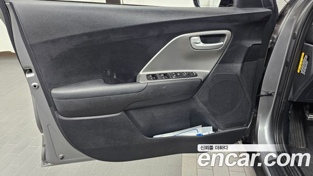 Kia Niro 1.6 HEV Luxury 2020 — фото 24