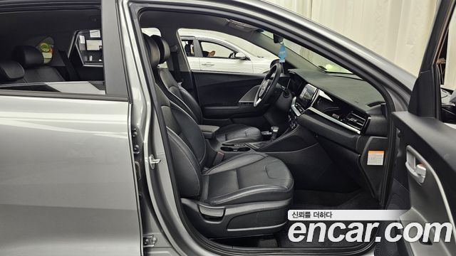 Kia Niro 1.6 HEV Luxury 2020 — фото 26