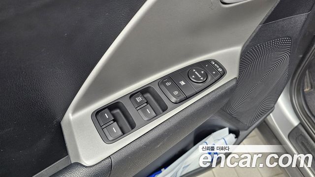 Kia Niro 1.6 HEV Luxury 2020 — фото 27