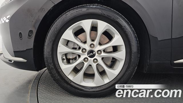 Kia K8 2.5 Gasoline 2WD Noblesse 2024 — фото 5