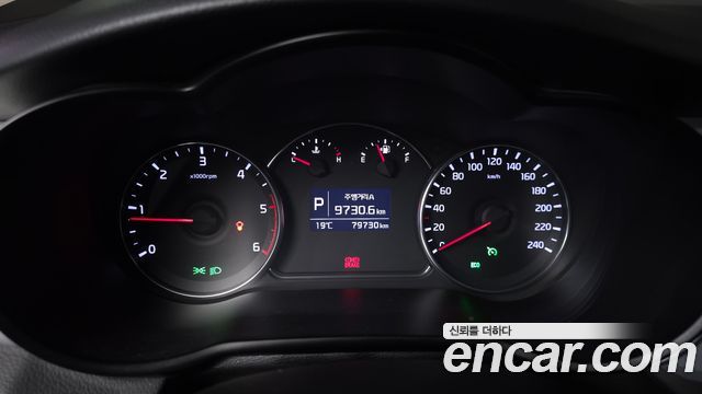 Kia Carens 1.7 VGT Luxury 2014 — фото 8