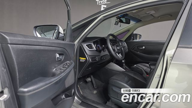 Kia Carens 1.7 VGT Luxury 2014 — фото 10