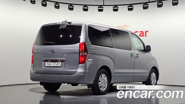 Hyundai Grand Starex 3-Seater VAN Smart 2017 — фото 2