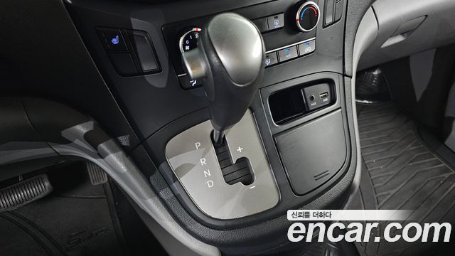 Hyundai Grand Starex 3-Seater VAN Smart 2017 — фото 9