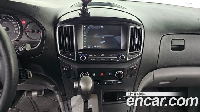 Hyundai Grand Starex 3-Seater VAN Smart 2017 — фото 17