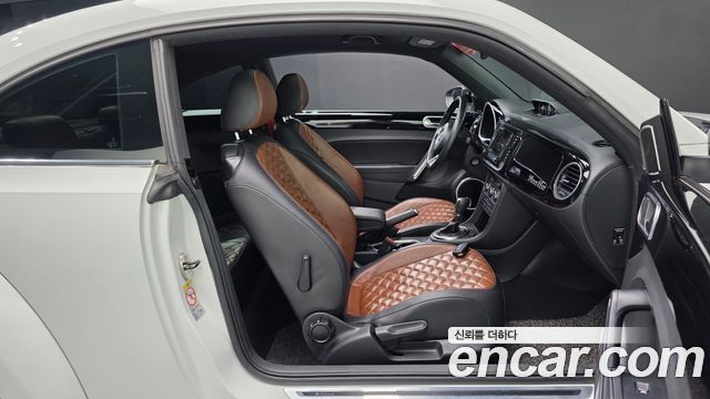 Volkswagen Beetle 2.0 TDI Exclusive 2014 — фото 11