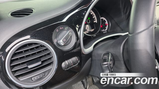 Volkswagen Beetle 2.0 TDI Exclusive 2014 — фото 16