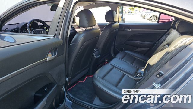 Hyundai Avante (AD) 1.6 GDI Value Plus 2018 — фото 12