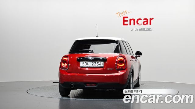 MINI Cooper 5Door Standard 3rd 2018 — фото 4