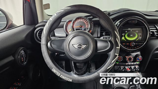 MINI Cooper 5Door Standard 3rd 2018 — фото 14