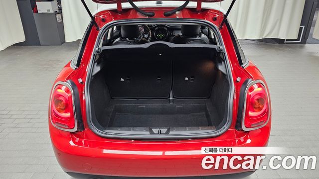MINI Cooper 5Door Standard 3rd 2018 — фото 17