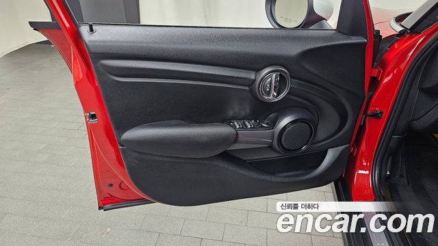 MINI Cooper 5Door Standard 3rd 2018 — фото 24