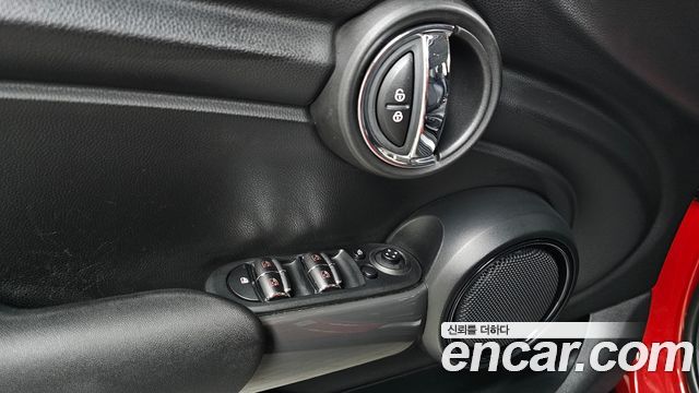 MINI Cooper 5Door Standard 3rd 2018 — фото 28