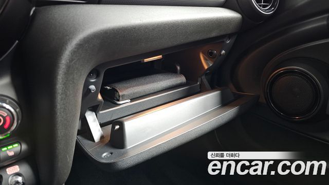 MINI Cooper 5Door Standard 3rd 2018 — фото 32
