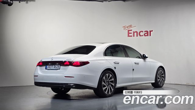 Mercedes-Benz E-Class (W214) E300 4MATIC Exclusive 2024 — фото 2
