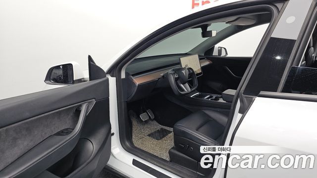 Tesla Model Y Long Range AWD 2022 — фото 10