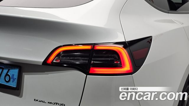 Tesla Model Y Long Range AWD 2022 — фото 29