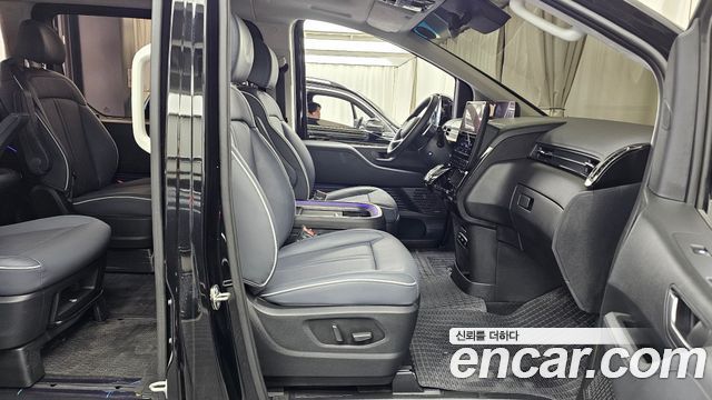 Hyundai Staria 4WD Lounge 9-Seater Inspiration 2025 — фото 11