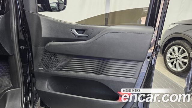 Hyundai Staria 4WD Lounge 9-Seater Inspiration 2025 — фото 24