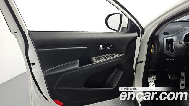 Kia Sportage R Diesel 2WD Trendy 2015 — фото 24
