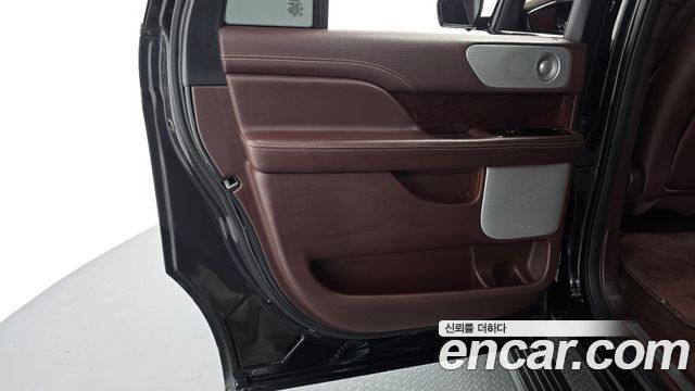 Lincoln Navigator (IV) 3.5L Black Label 2021 — фото 25