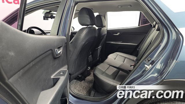 Kia Stonic Diesel 1.6 Prestige 2018 — фото 12