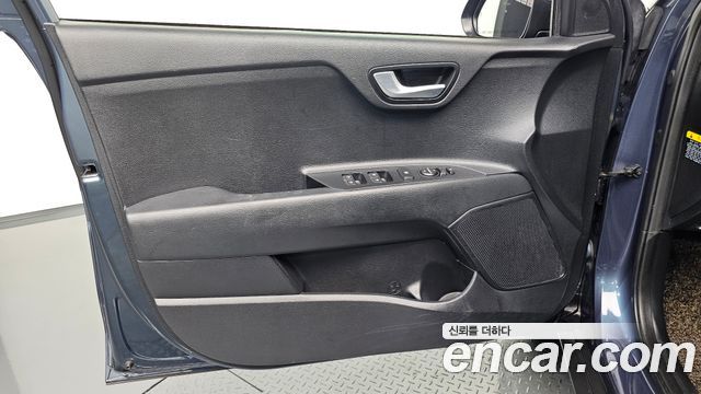 Kia Stonic Diesel 1.6 Prestige 2018 — фото 24