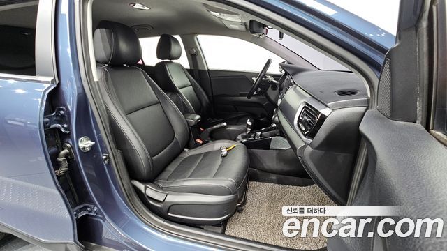 Kia Stonic Diesel 1.6 Prestige 2018 — фото 26