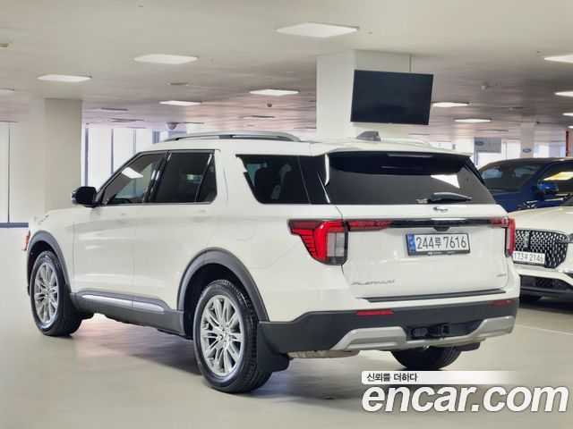 Ford Explorer (VI) 2.3 Platinum 4WD 2025 — фото 2