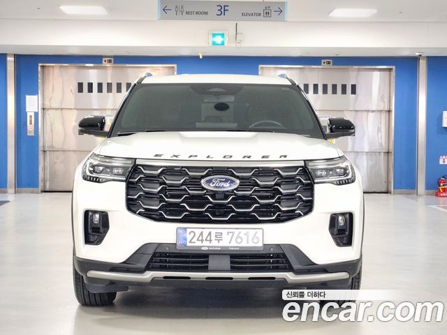 Ford Explorer (VI) 2.3 Platinum 4WD 2025 — фото 3