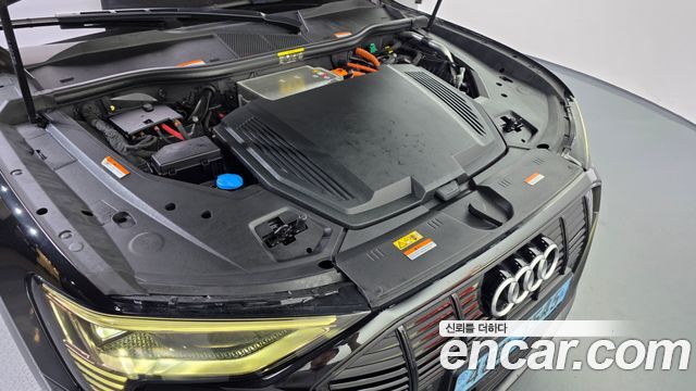 Audi e-tron 55 Quattro 2021 — фото 6