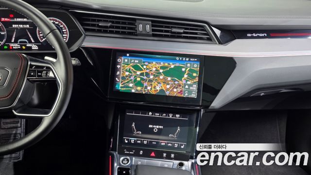 Audi e-tron 55 Quattro 2021 — фото 14
