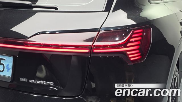 Audi e-tron 55 Quattro 2021 — фото 23
