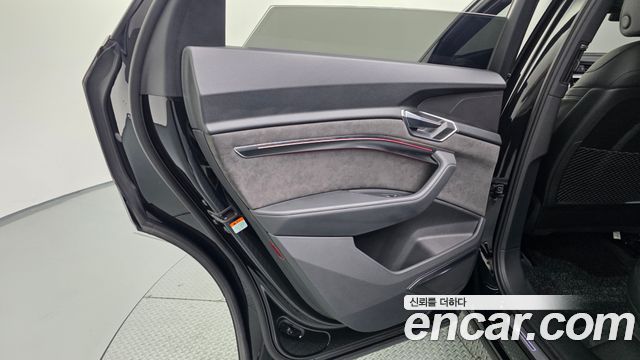 Audi e-tron 55 Quattro 2021 — фото 25