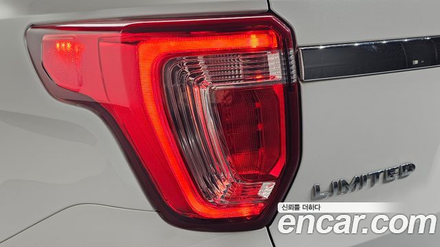Ford Explorer 2.3 Limited 4WD 5th 2018 — фото 23