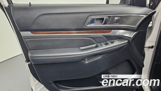 Ford Explorer 2.3 Limited 4WD 5th 2018 — фото 24