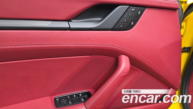 Porsche 911 (992) Carrera 4 GTS Cabriolet 2023 — фото 27