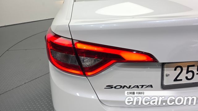 Hyundai Sonata (LF) 2.0 Smart 2015 — фото 23