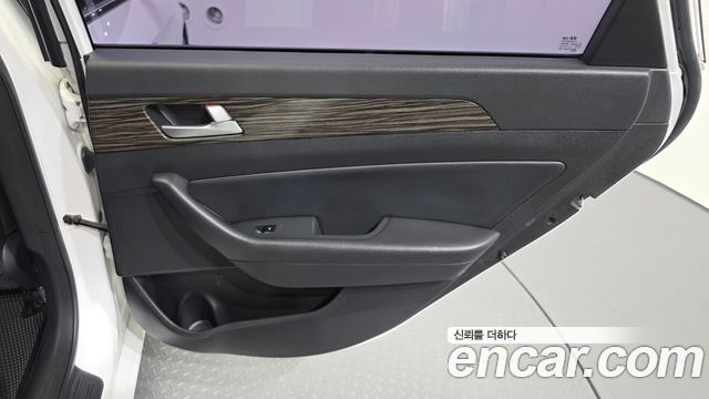 Hyundai Sonata (LF) 2.0 Smart 2015 — фото 24