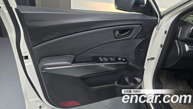 KG Mobility (SsangYong) Very New Tivoli Gasoline 1.5 2WD V3 2021 — фото 24